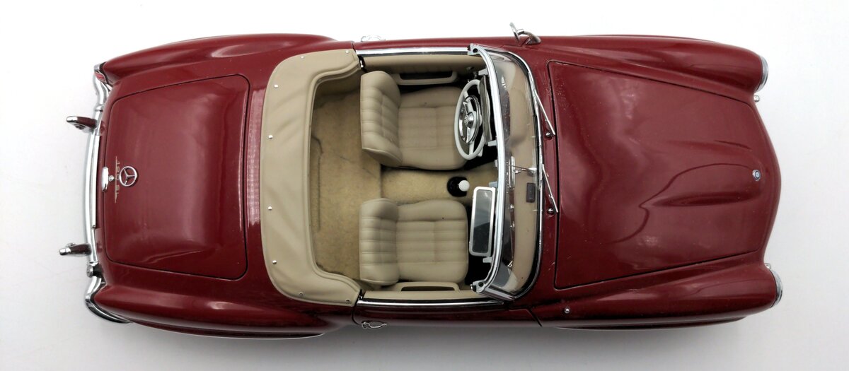 AutoArt 1:18 Scale Diecast Mercedes-Benz SL VG