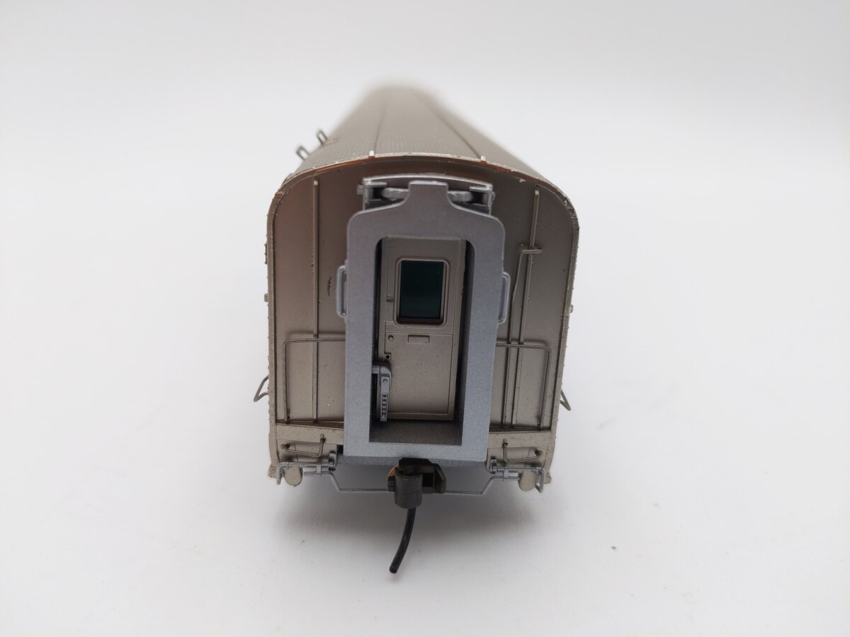 Broadway Limited 511 HO CB&Q Paragon Series "Silver Dove" 6-Bedroom Sleeper #450 EX/Box