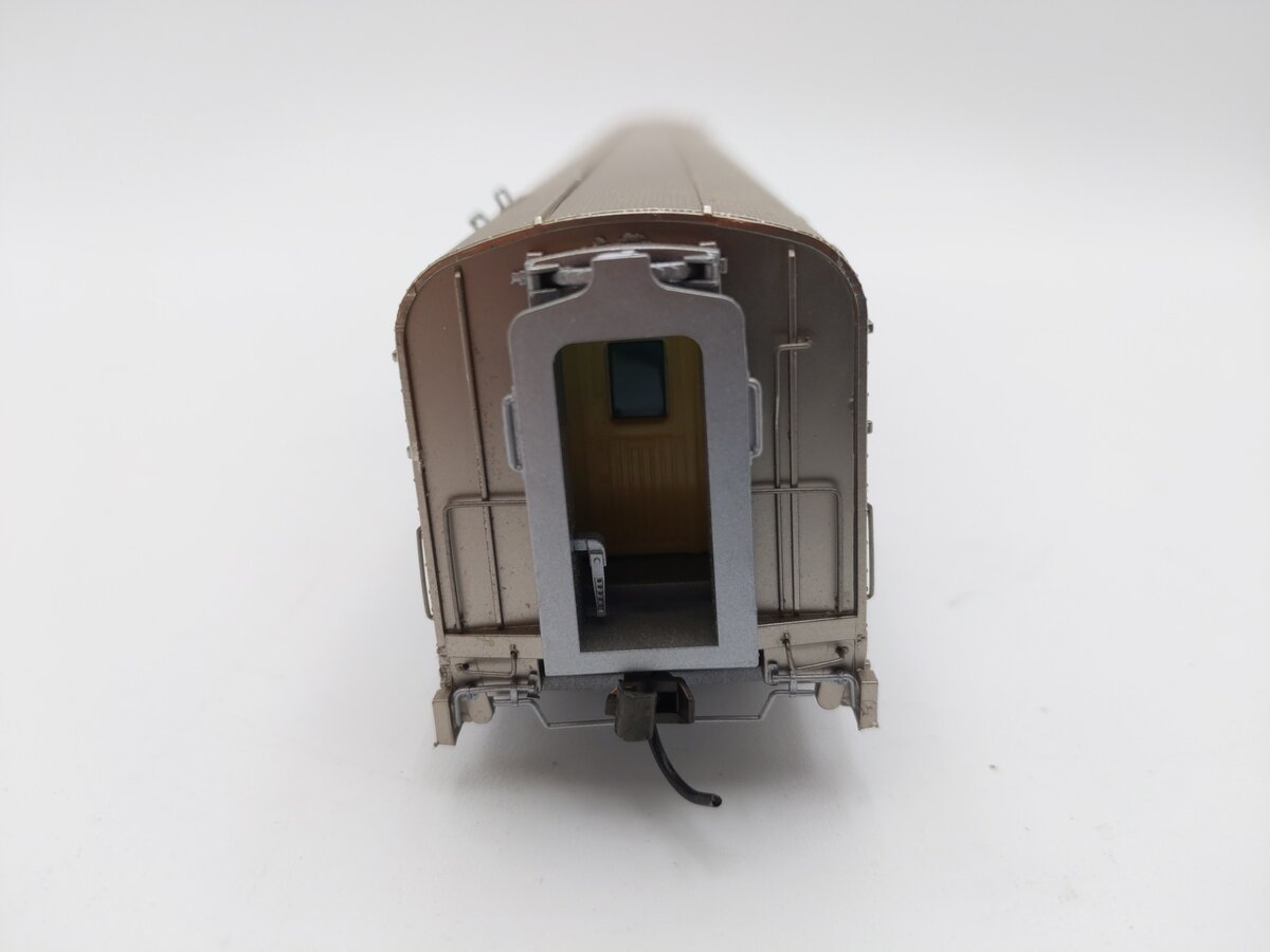 Broadway Limited 511 HO CB&Q Paragon Series "Silver Dove" 6-Bedroom Sleeper #450 EX/Box