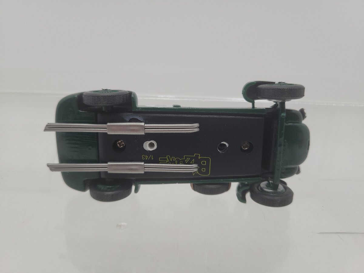 Bizarre J2 19 1:43 Scale Allard Green / Brown Racing Car Road # 2 Diecast EX