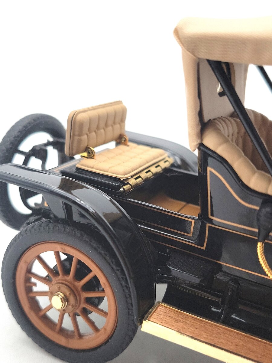 Franklin Mint B11RU75 1:24 1910 Cadillac Model 30 Roadster in Black EX/Box