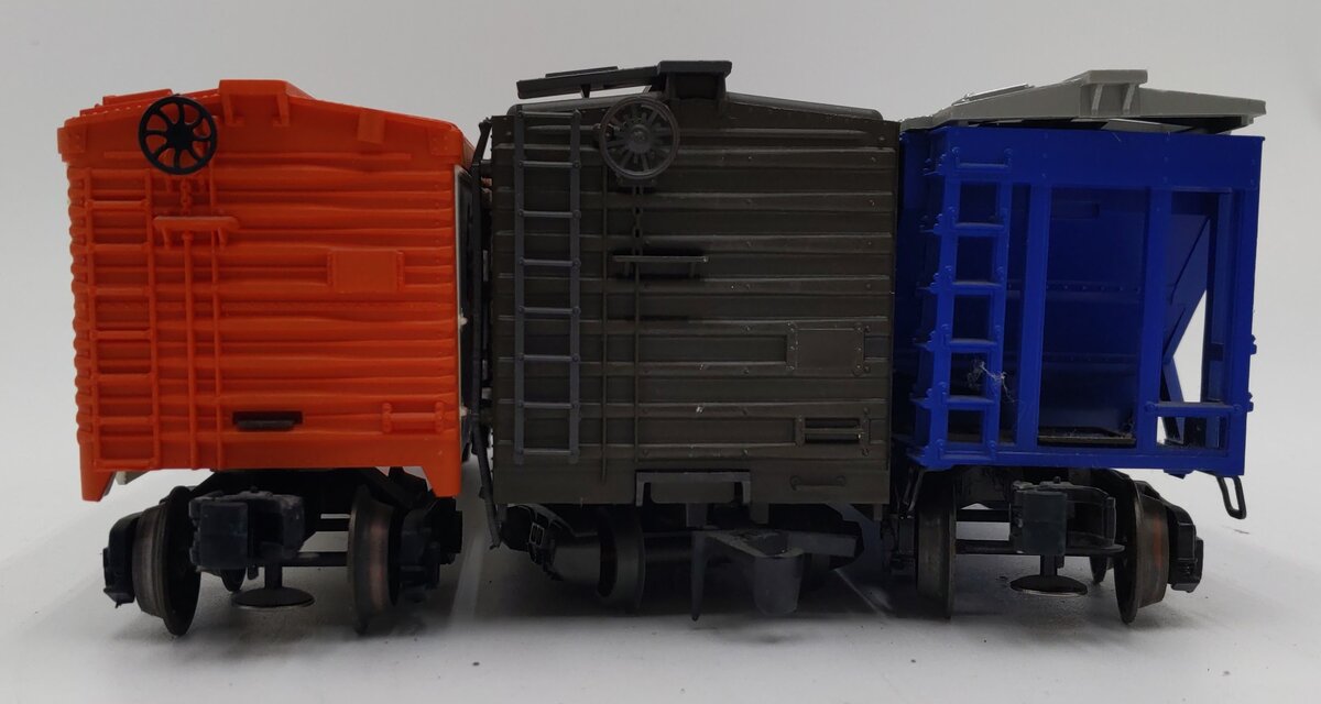 Lionel and Other O Gauge Assorted Freight Cars #9260, #56004, #9860 [3] VG