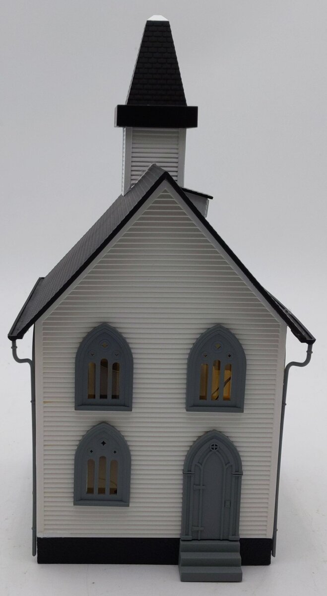 Model Power 6350 O Built-Up Church Building with 2 Figures EX/Box