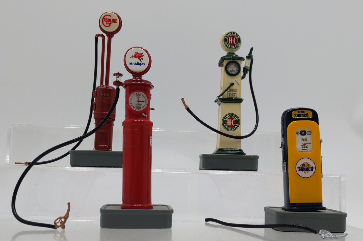 Danbury Mint 1:24 Assorted Gas Pumps #80, #Cut 850, #Cut 241, #576 [4] EX