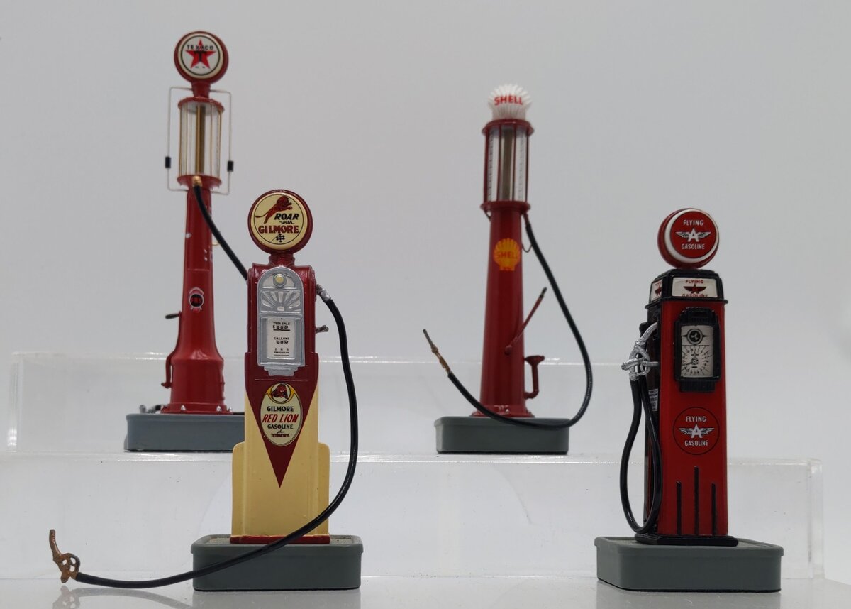 Danbury Mint 1:24 Assorted Gas Pumps #60, #36B, #Model 10, #117 [4] EX