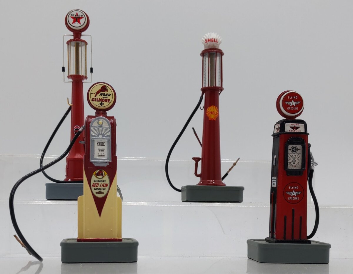 Danbury Mint 1:24 Assorted Gas Pumps #60, #36B, #Model 10, #117 [4] EX