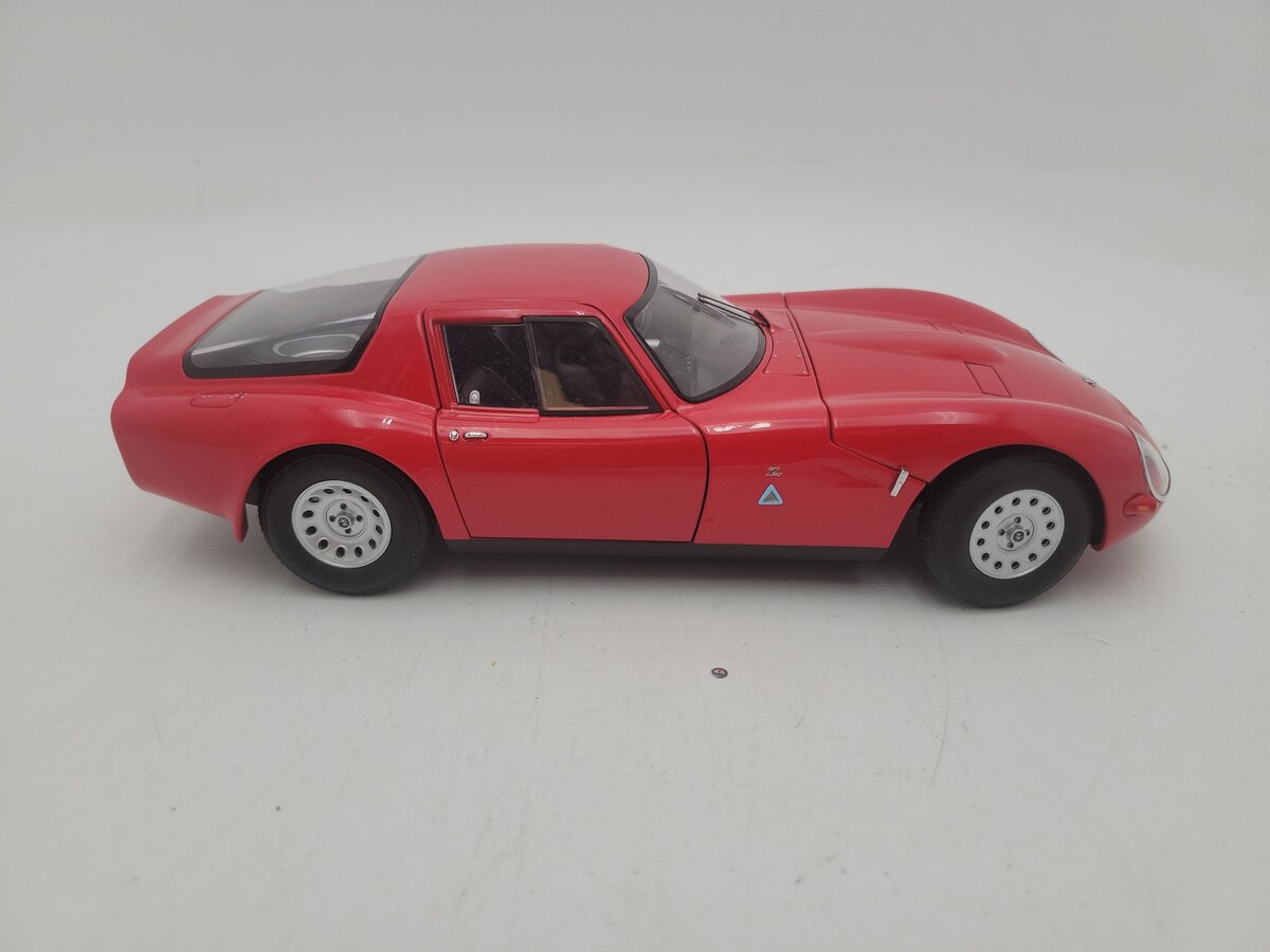 AutoArt 1965 1:18 Scale Red Alpha Romero Giulia TZ Diecast Car EX