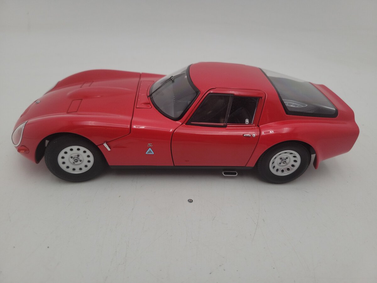 AutoArt 1965 1:18 Scale Red Alpha Romero Giulia TZ Diecast Car EX