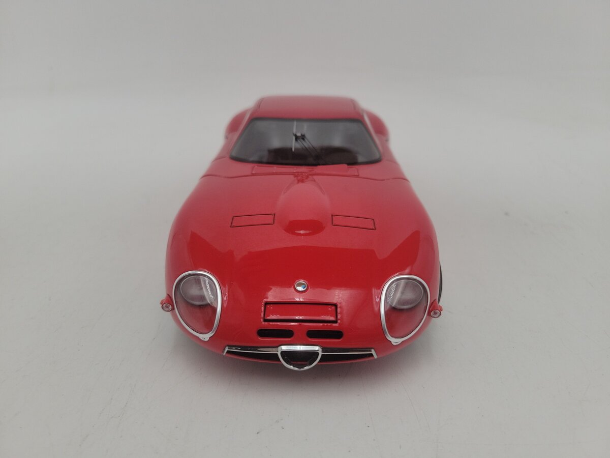 AutoArt 1965 1:18 Scale Red Alpha Romero Giulia TZ Diecast Car EX