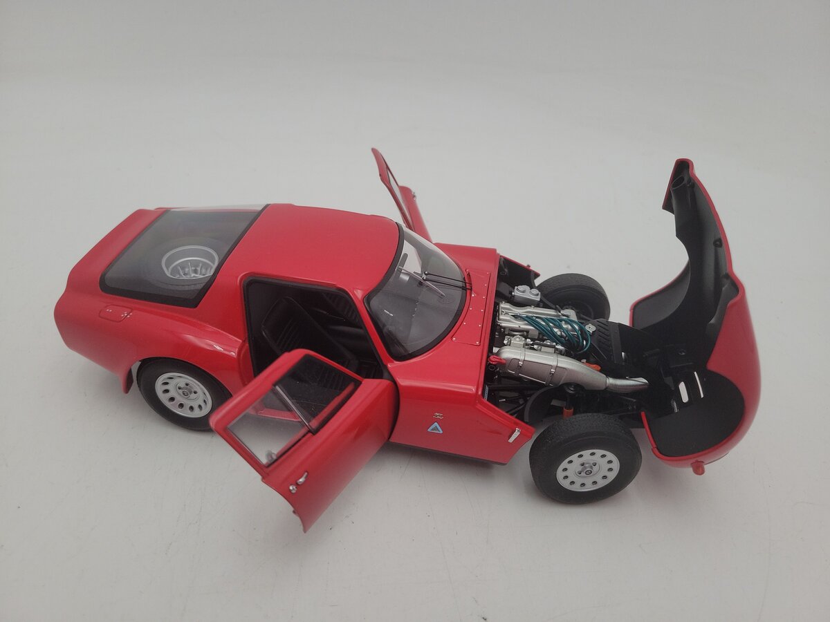 AutoArt 1965 1:18 Scale Red Alpha Romero Giulia TZ Diecast Car EX
