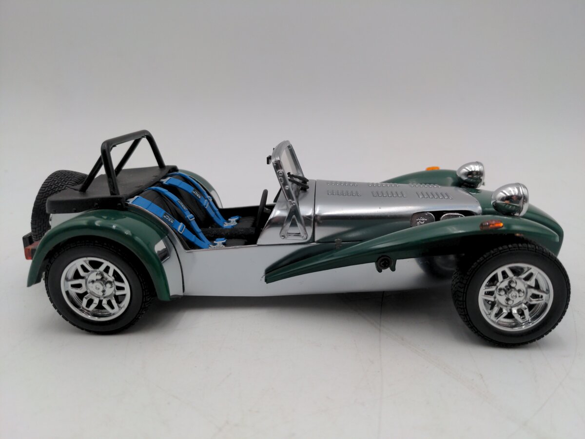 Kyosho 1:18 Scale Caterham Super Seven VG