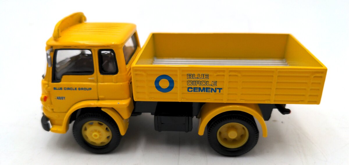 Corgi 1:50 Scale Bedford TK Blue Circle Cement EX
