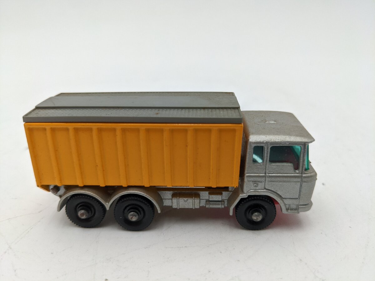 Matchbox Series 47 1:64 Tipper Container Truck EX/Box
