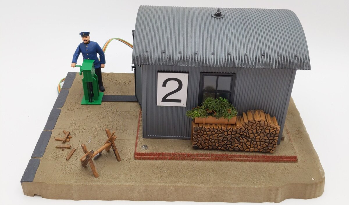 Pola 330878 G Gatekeeper’s Stall with Moveable Figure VG/Box