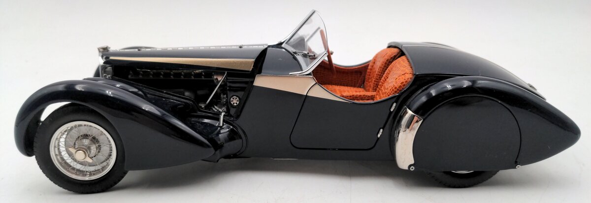 CMC 1:18 Scale 57 SC Corsica Roadster 1938 Blue LN
