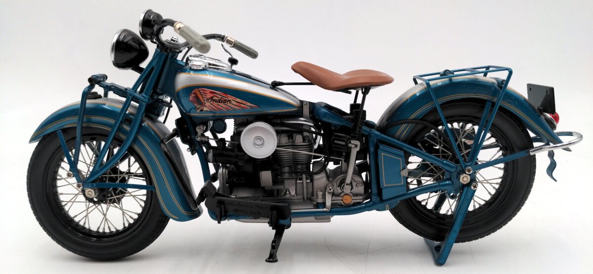 Danbury Mint 1:10 Scale 1939 Indian Four Motorcycle EX