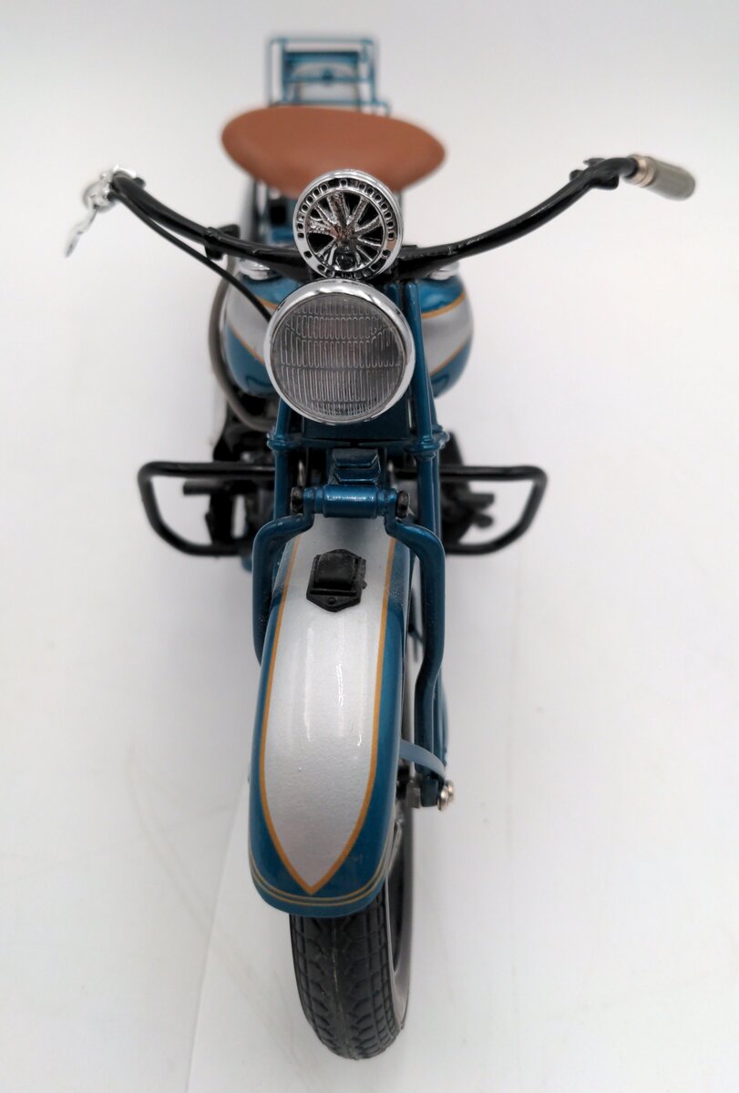 Danbury Mint 1:10 Scale 1939 Indian Four Motorcycle EX