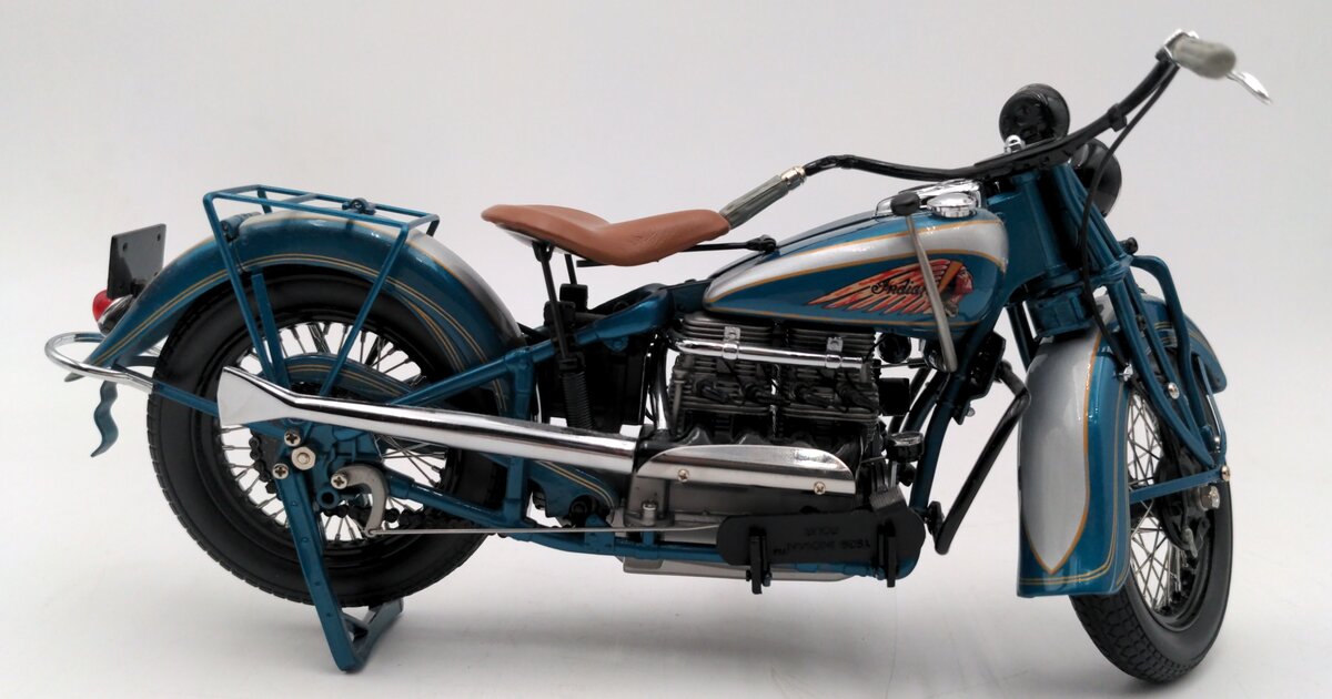 Danbury Mint 1:10 Scale 1939 Indian Four Motorcycle EX