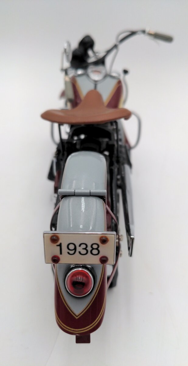 Danbury Mint 1:10 Scale 1938 Indian Four Motorcycle EX