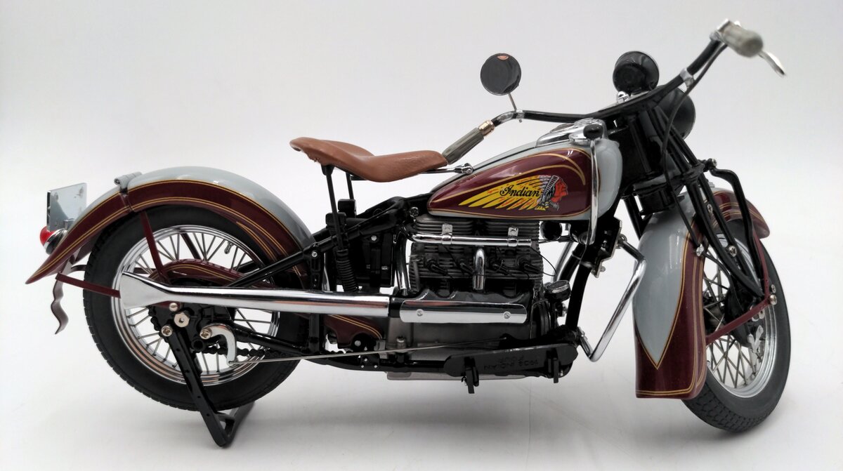Danbury Mint 1:10 Scale 1938 Indian Four Motorcycle EX