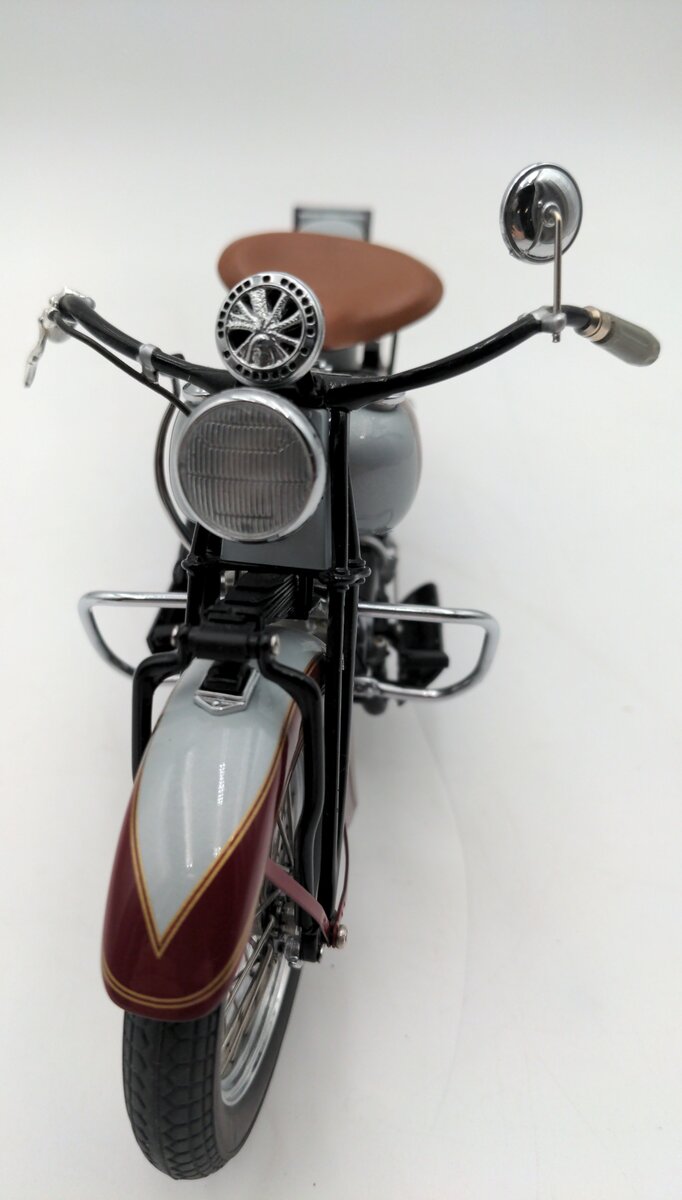 Danbury Mint 1:10 Scale 1938 Indian Four Motorcycle EX