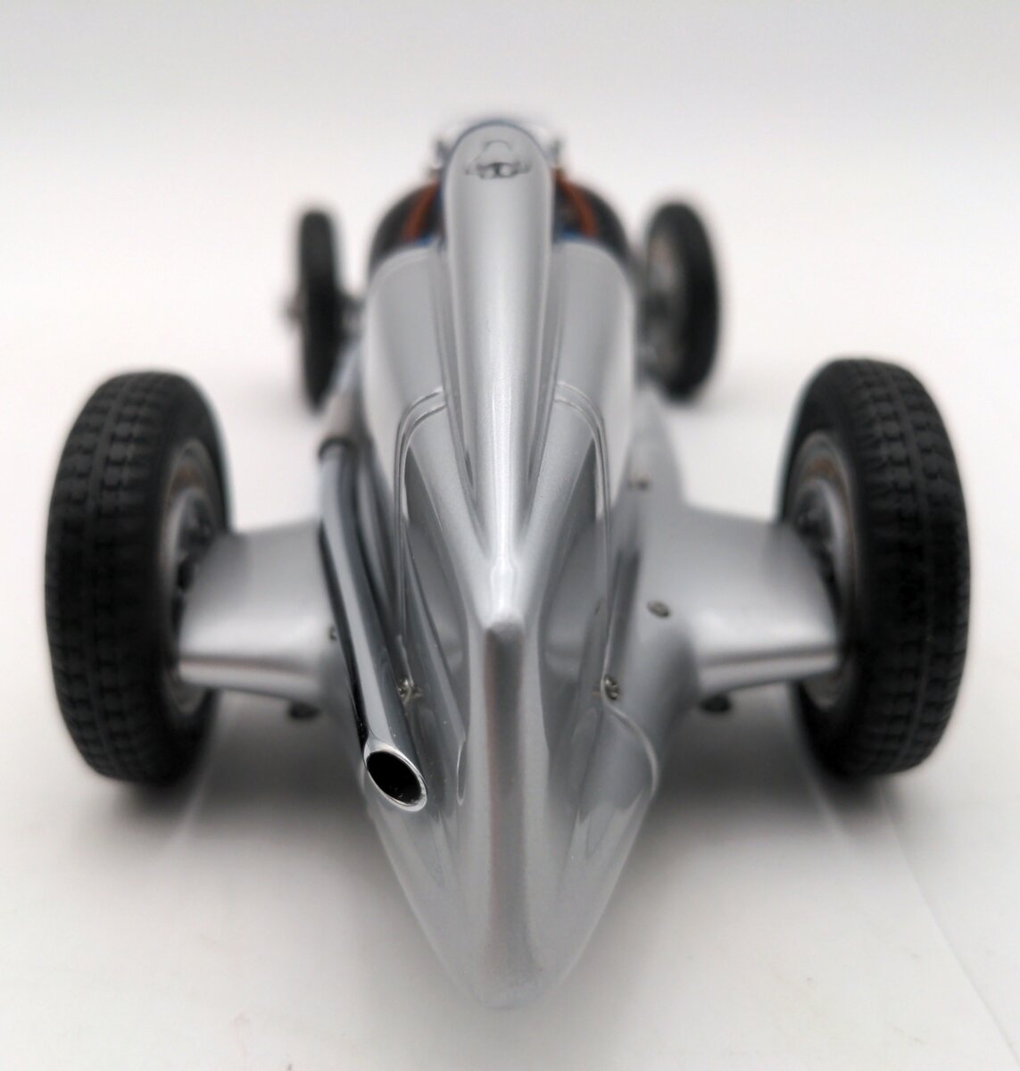 CMC 1:18 Scale 1934 Mercedes-Benz W25 EX