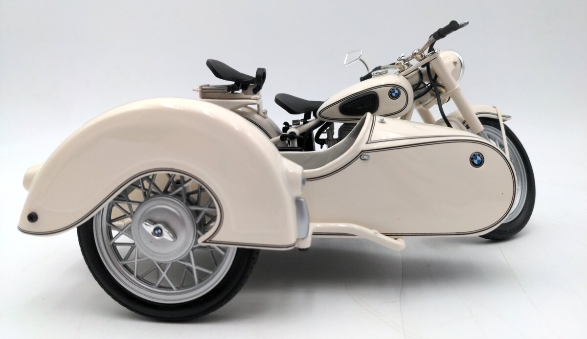 Schuco 1:10 Scale white BMW R25/3 Motorcycle with Sidecar EX