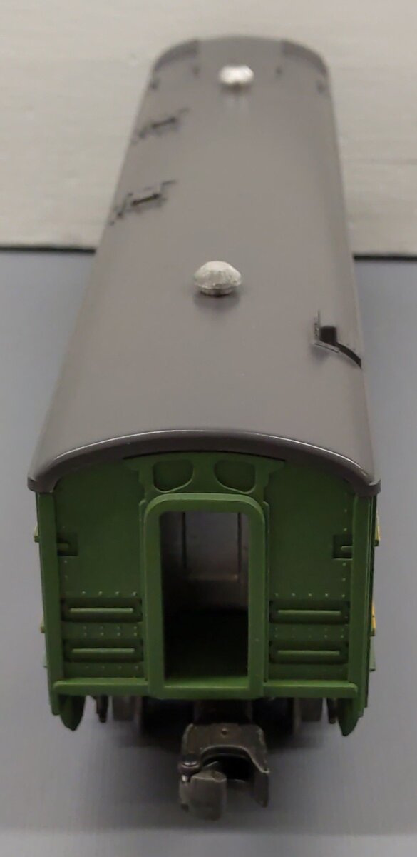 Lionel 2402 Vintage O Postwar Lionel Lines Green/Gray Chatham Pullman Car VG