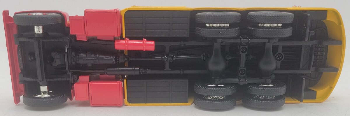 First Gear 19-2281 1:34 Shell Oil - Mack R-Model Fuel Tanker EX/Box