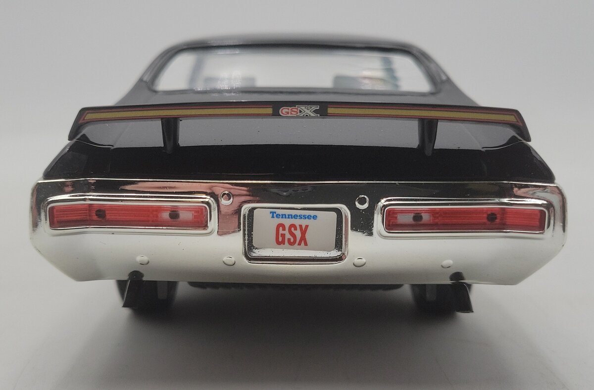 Ertl 7604 1:18 1971 Buick GSX in Black & Gold EX/Box