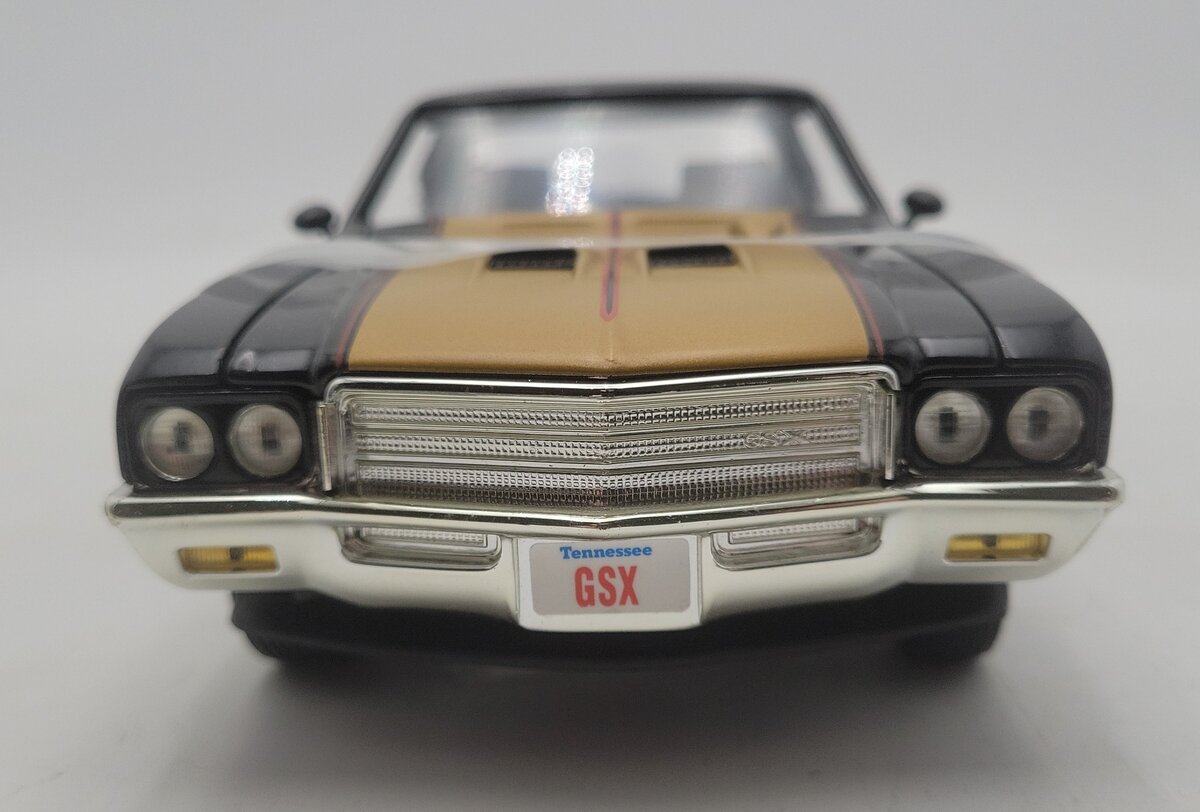 Ertl 7604 1:18 1971 Buick GSX in Black & Gold EX/Box