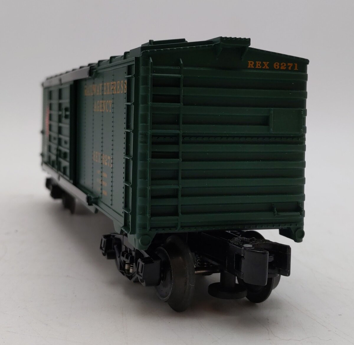Lionel 6-26869 O Gauge Railway Express Agency Jumping Hobo Operating Boxcar VG/Box