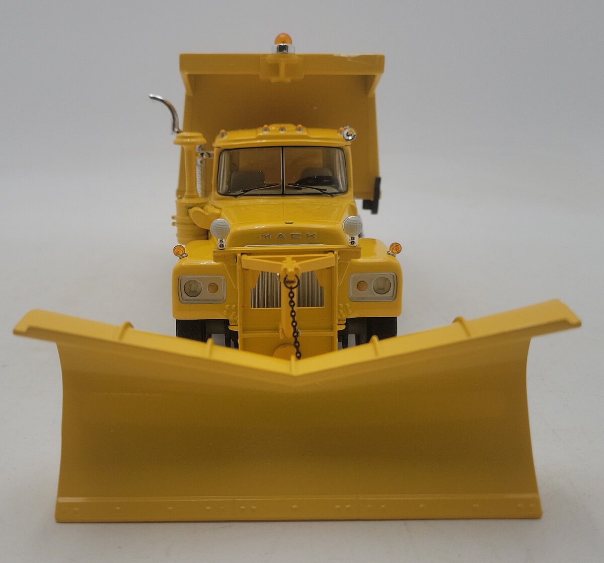 Mack 19-1876 1:34 Scale Diecast R-Model Dump Truck w/ Plow & Chains EX/Box