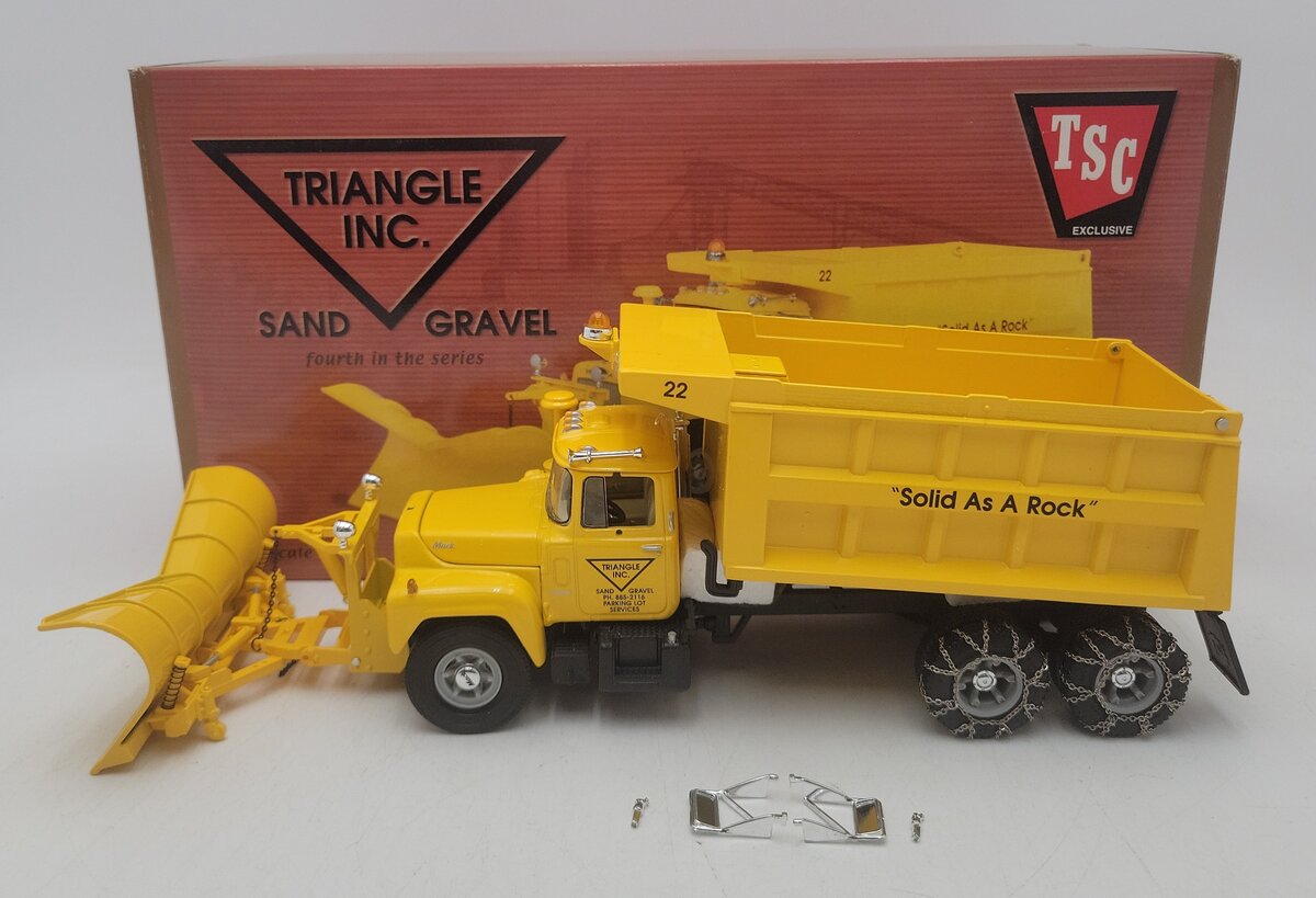 Mack 19-1876 1:34 Scale Diecast R-Model Dump Truck w/ Plow & Chains EX/Box