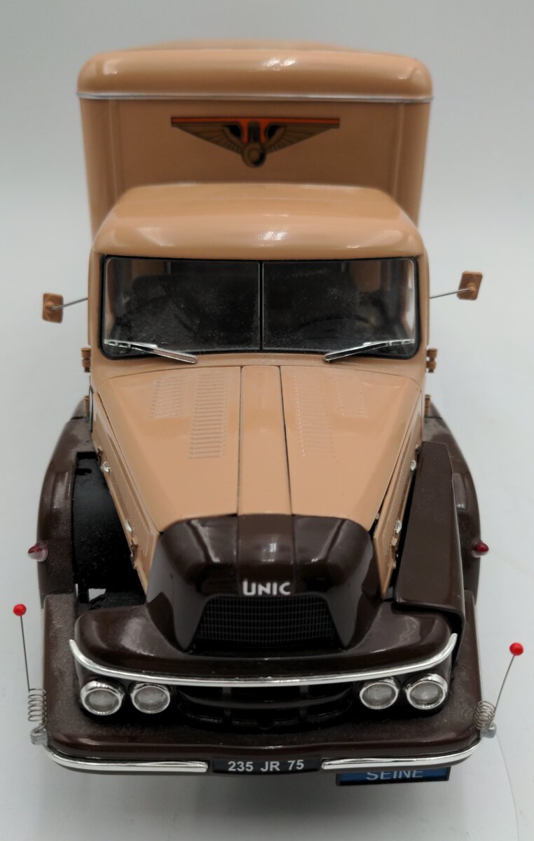 Unic ZU 122 1:24 Scale Izoard Fourgon Motoconfort