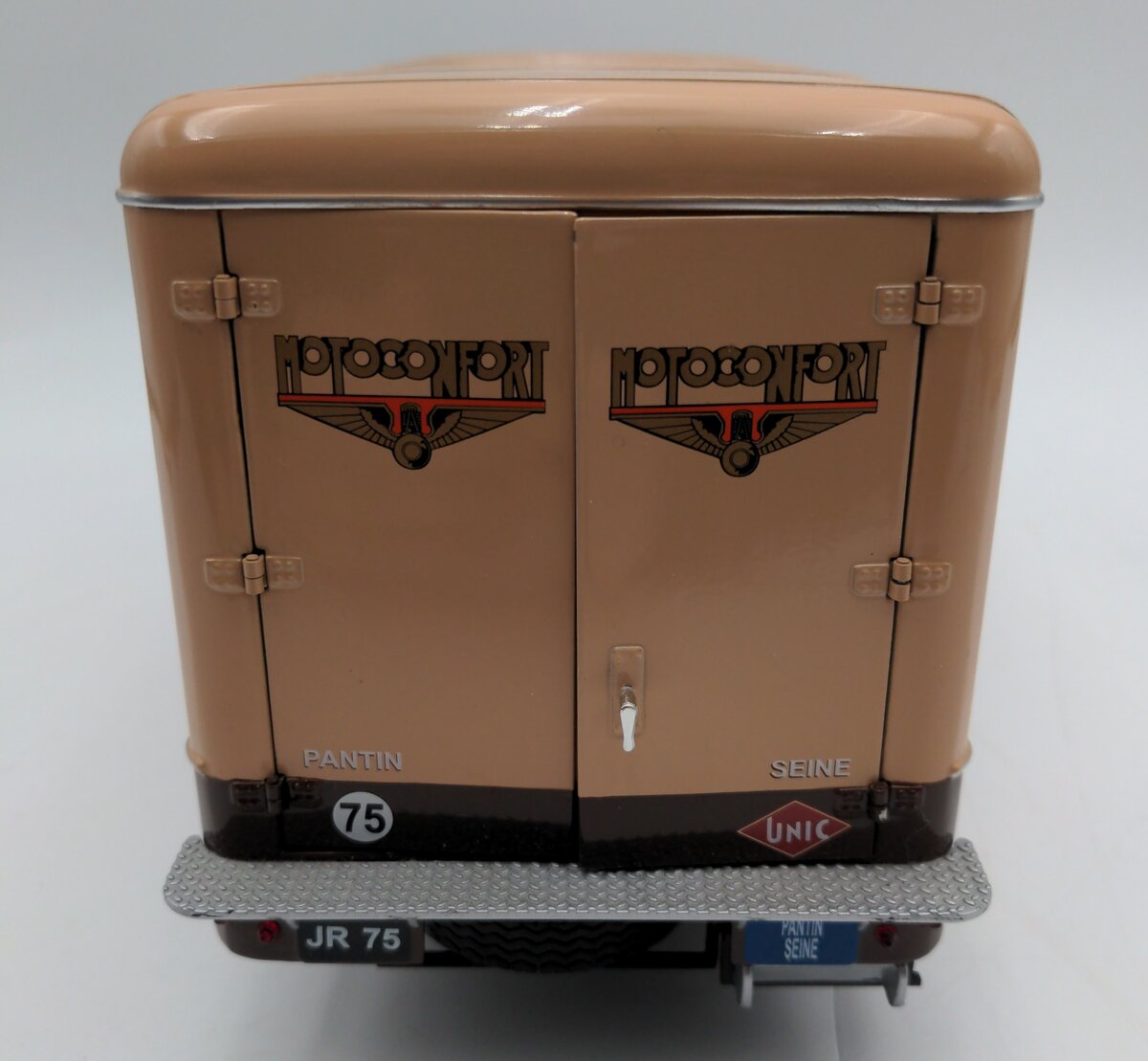 Unic ZU 122 1:24 Scale Izoard Fourgon Motoconfort
