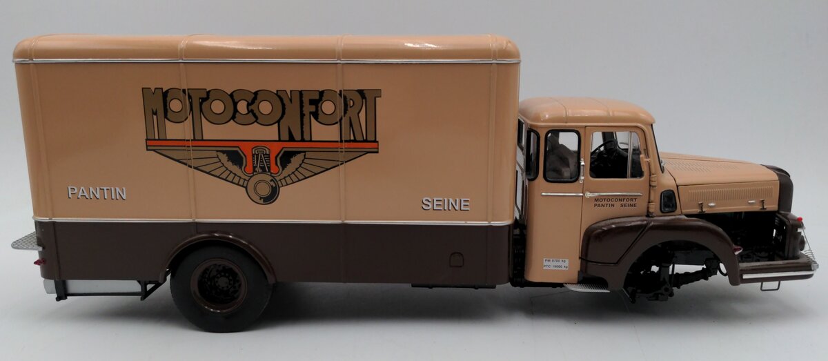 Unic ZU 122 1:24 Scale Izoard Fourgon Motoconfort
