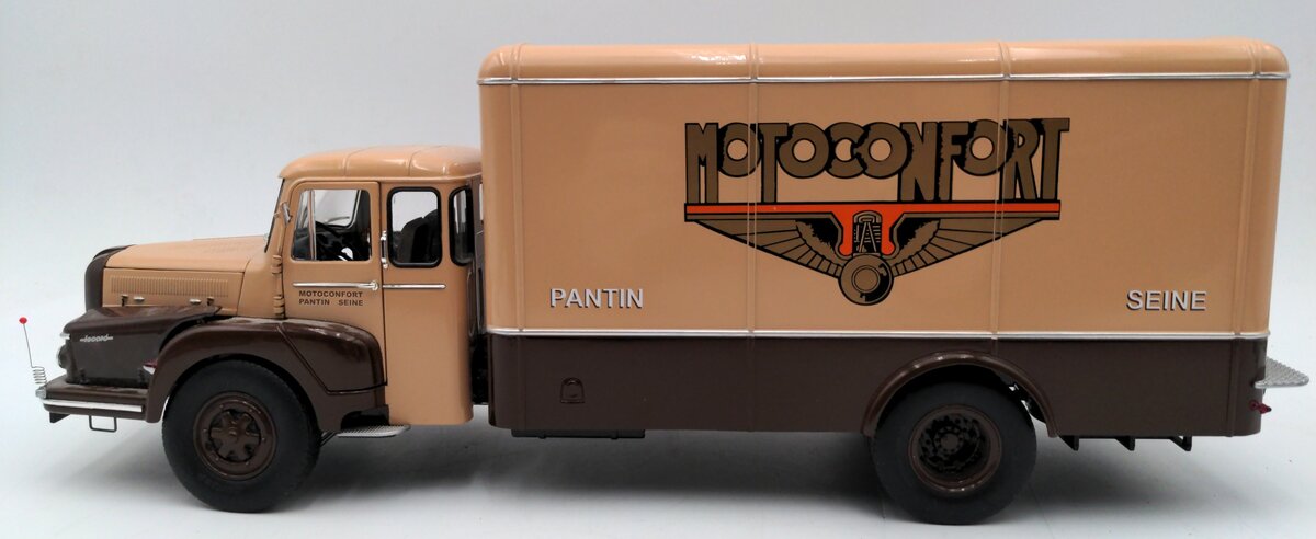 Unic ZU 122 1:24 Scale Izoard Fourgon Motoconfort