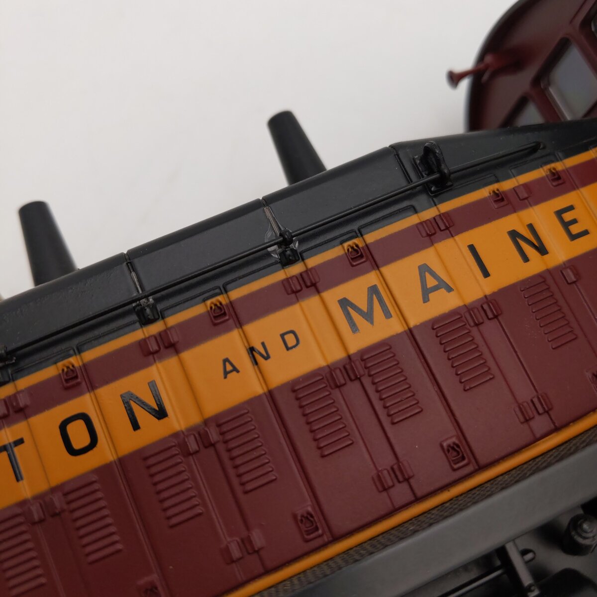 Atlas 6125-1 O Gauge Boston & Maine SW9 Diesel Locomotive #1220 EX/Box