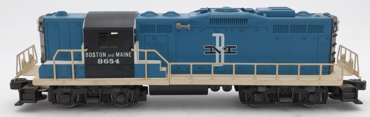 Lionel 6-8654 O Gauge Boston & Maine GP-9 Powered Diesel Locomotive #8654 VG/Box