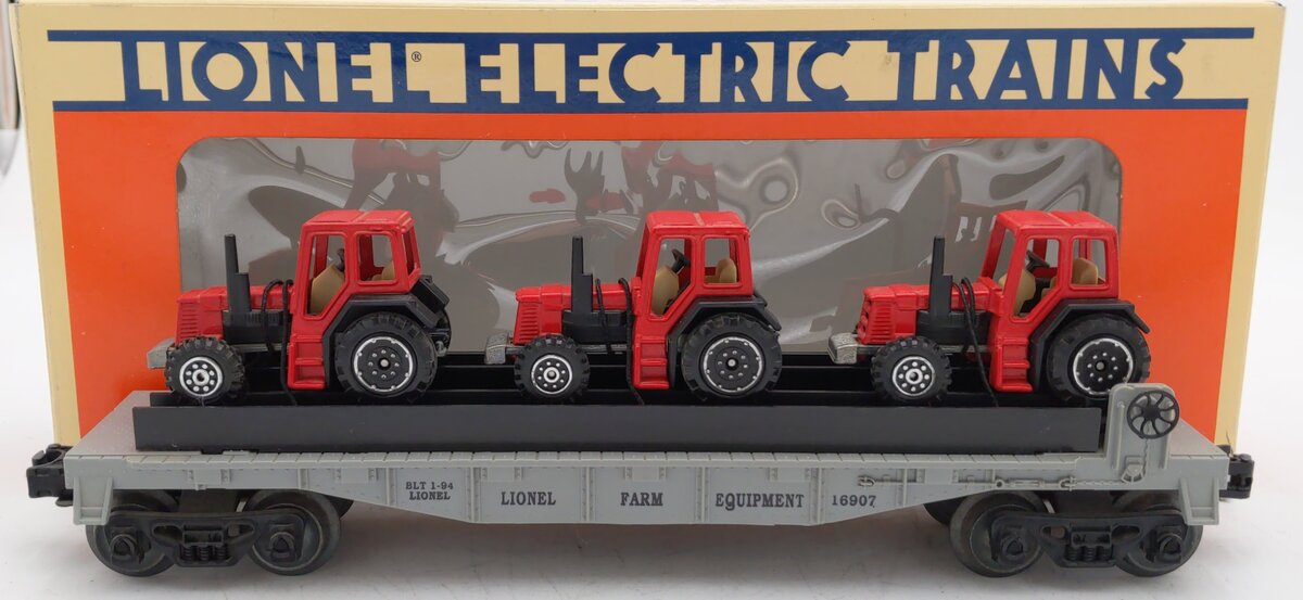 Lionel 6-16907 O Gauge Flatcar with 3 Farm Tractors EX/Box