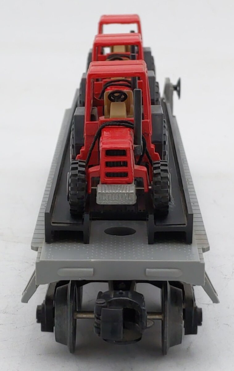 Lionel 6-16907 O Gauge Flatcar with 3 Farm Tractors EX/Box