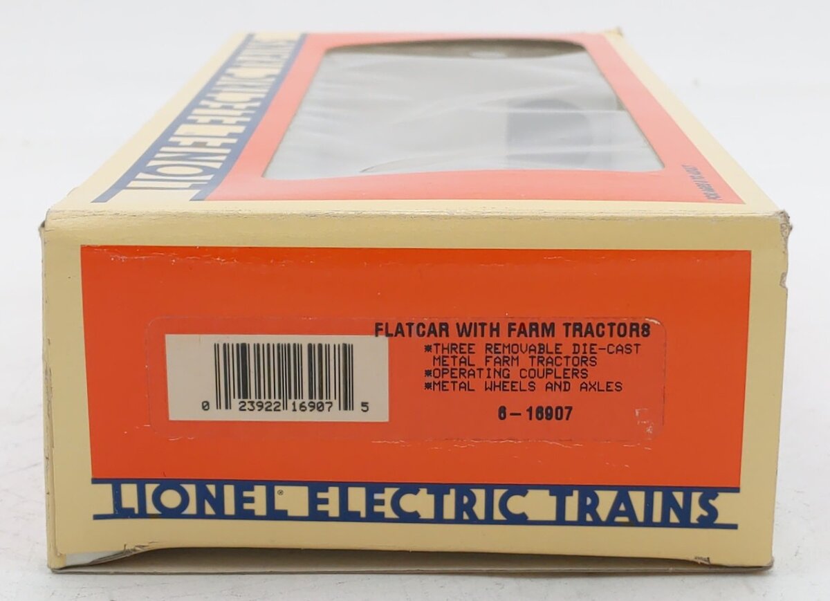 Lionel 6-16907 O Gauge Flatcar with 3 Farm Tractors EX/Box