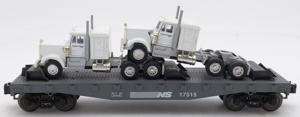 Lionel 6-17515 O Gauge Norfolk Southern Flatcar with 2 Semi Tractors EX/Box
