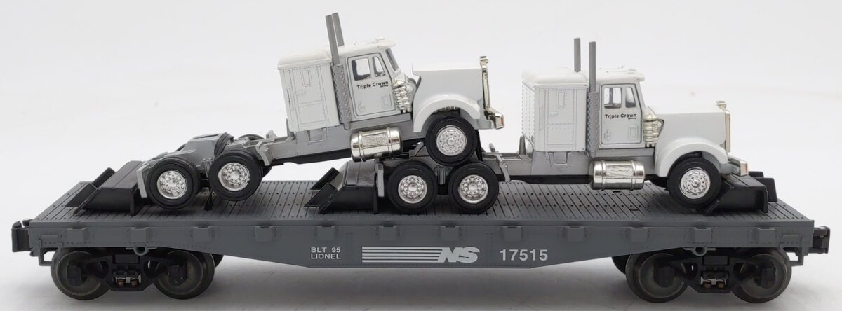 Lionel 6-17515 O Gauge Norfolk Southern Flatcar with 2 Semi Tractors EX/Box