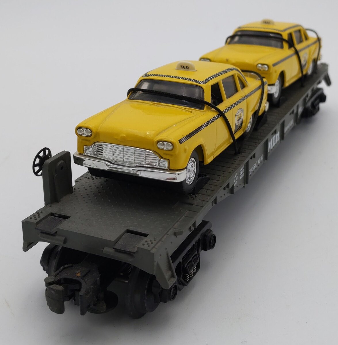 MTH 30-7625 O Gauge MTH Auto Transport Flatcar w/ Ertl Checker Cabs #1959 LN/Box