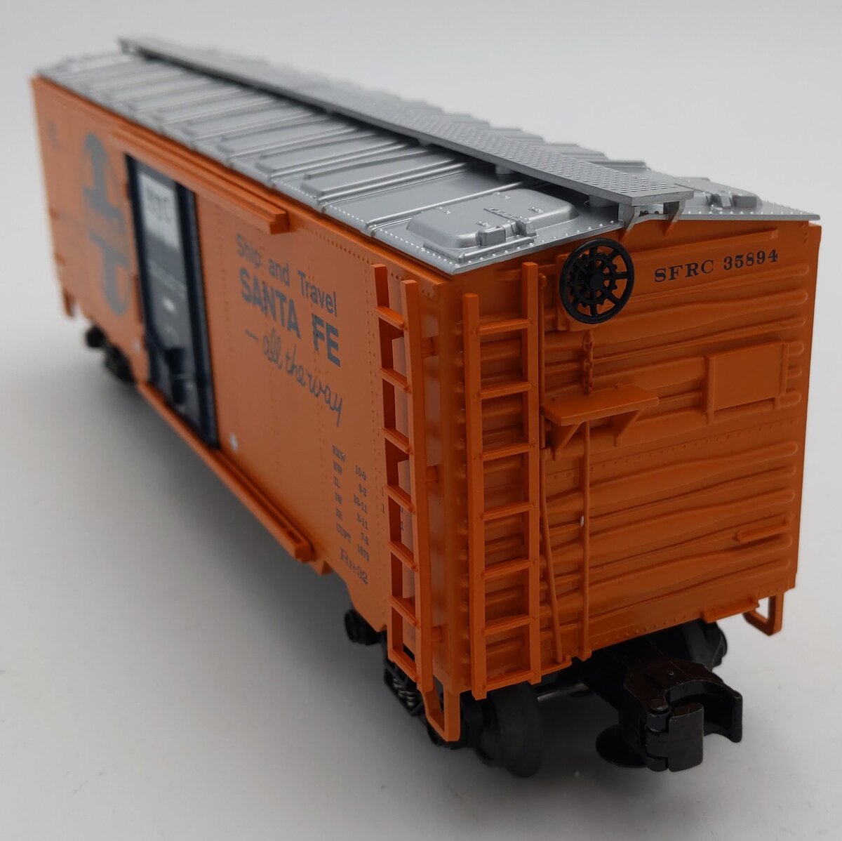 MTH 20-94022 O Gauge Santa Fe Operating Reefer Car #35894 w/ Unloading Ramp LN/Box