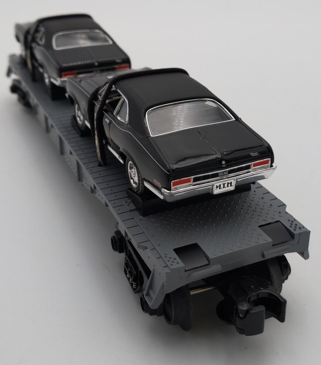 MTH 30-7661 O Gauge MTH Auto Transport Flatcar with Ertl '70 Novas #1970 LN/Box