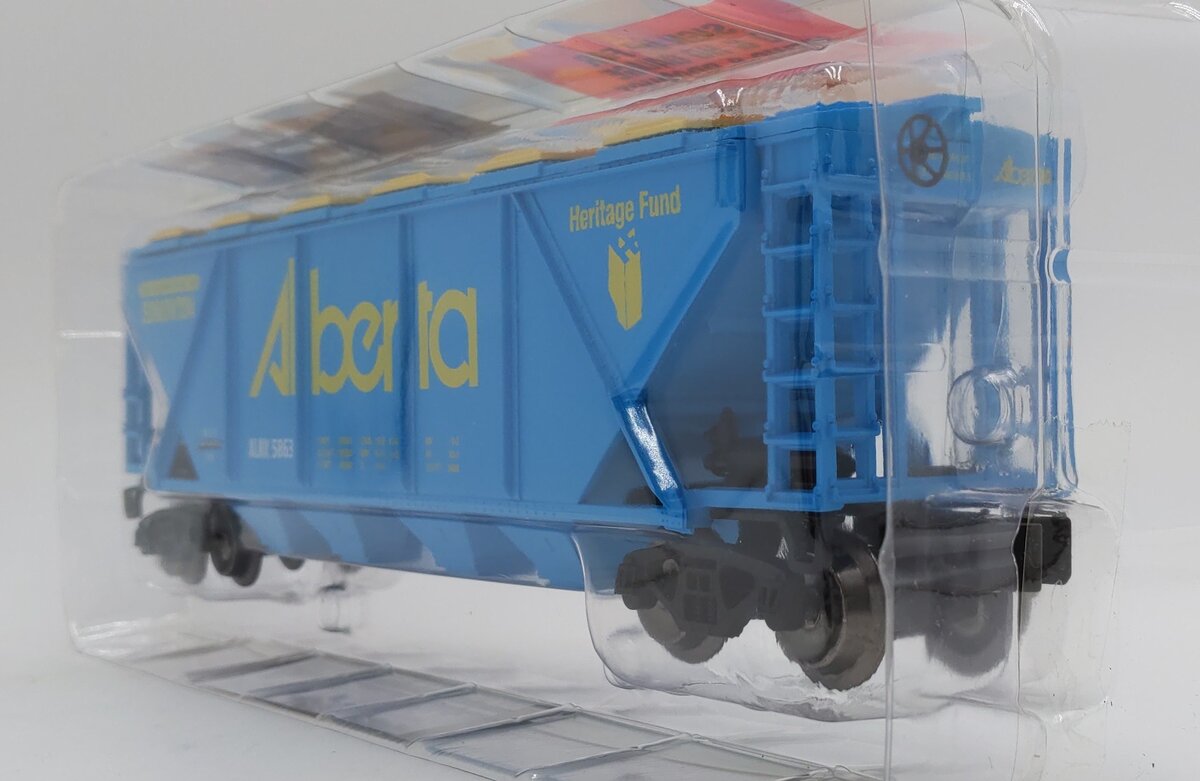 Menards 279-5271 O Gauge Alberta Covered Hopper Car #5863 MT/Box