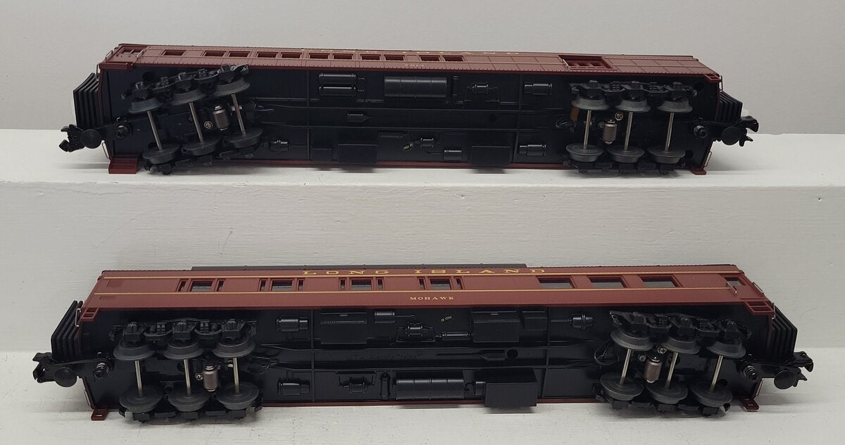 MTH 30-69262 O Long Island 60's Madison Passenger Combine/Diner Cars(Set of 2) LN/Box